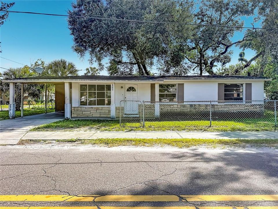 For Sale: $225,000 (4 beds, 1 baths, 1100 Square Feet)