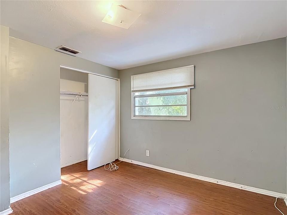 For Sale: $225,000 (4 beds, 1 baths, 1100 Square Feet)