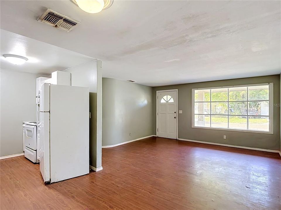 For Sale: $225,000 (4 beds, 1 baths, 1100 Square Feet)