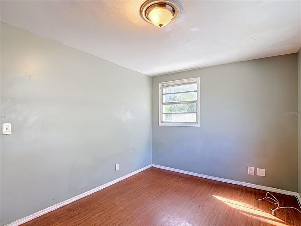 For Sale: $225,000 (4 beds, 1 baths, 1100 Square Feet)
