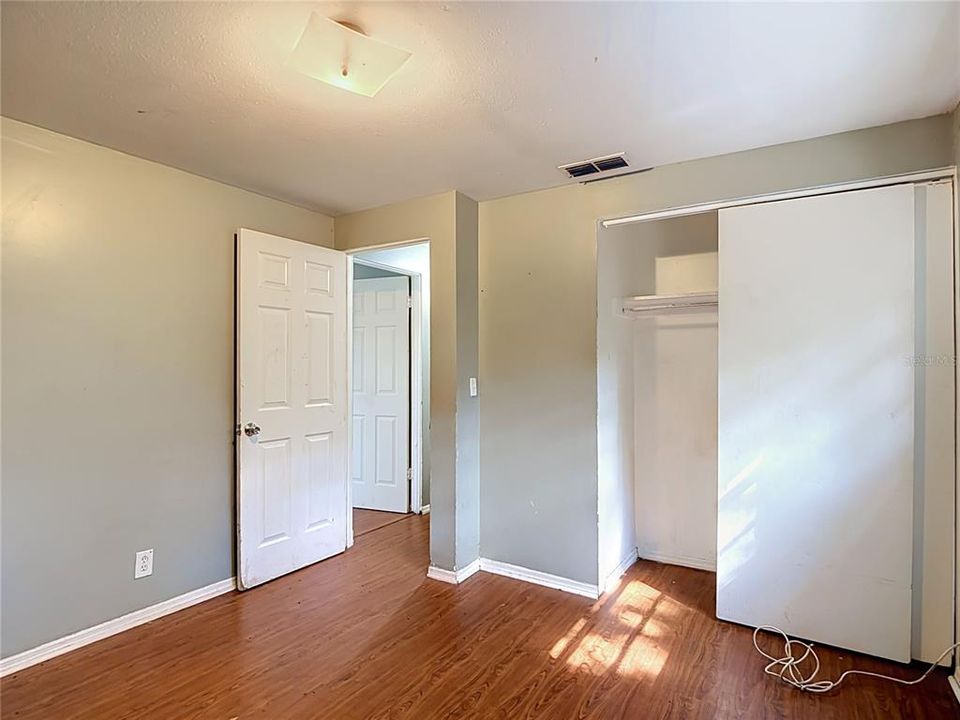 For Sale: $225,000 (4 beds, 1 baths, 1100 Square Feet)