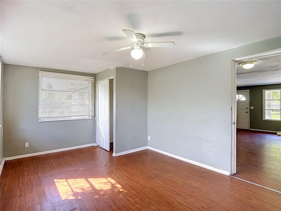 For Sale: $225,000 (4 beds, 1 baths, 1100 Square Feet)