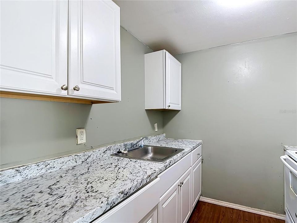 For Sale: $225,000 (4 beds, 1 baths, 1100 Square Feet)