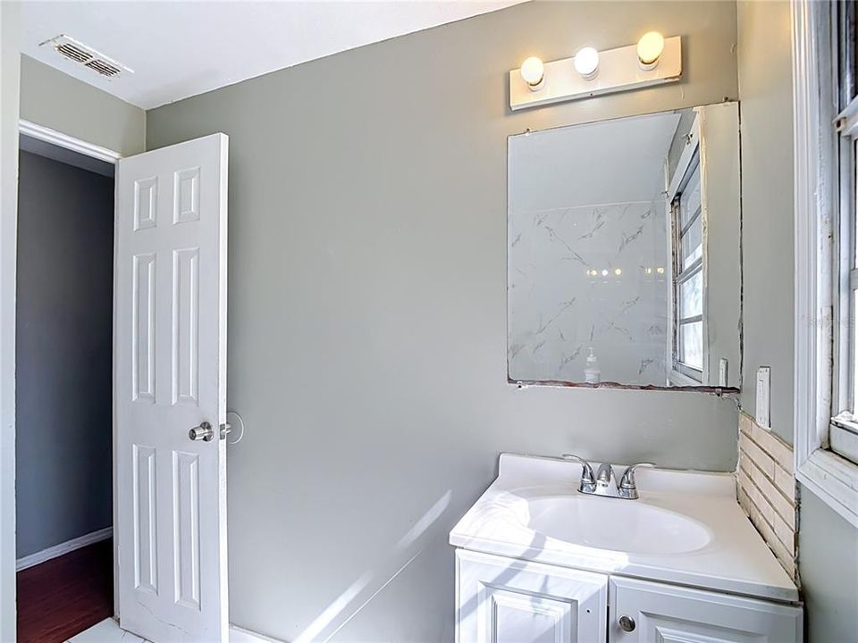 For Sale: $225,000 (4 beds, 1 baths, 1100 Square Feet)