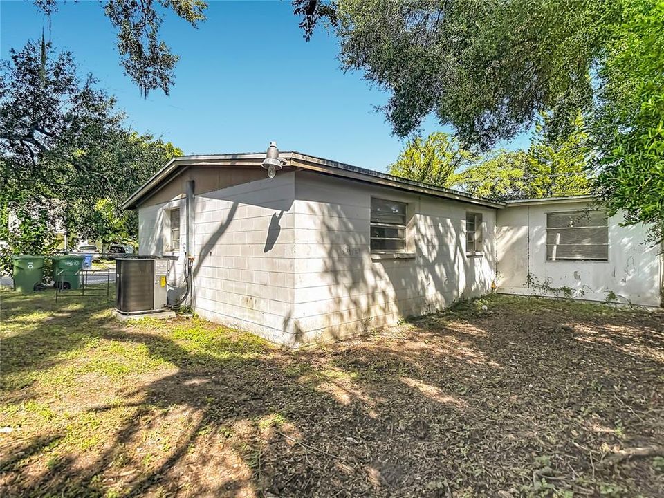 For Sale: $225,000 (4 beds, 1 baths, 1100 Square Feet)