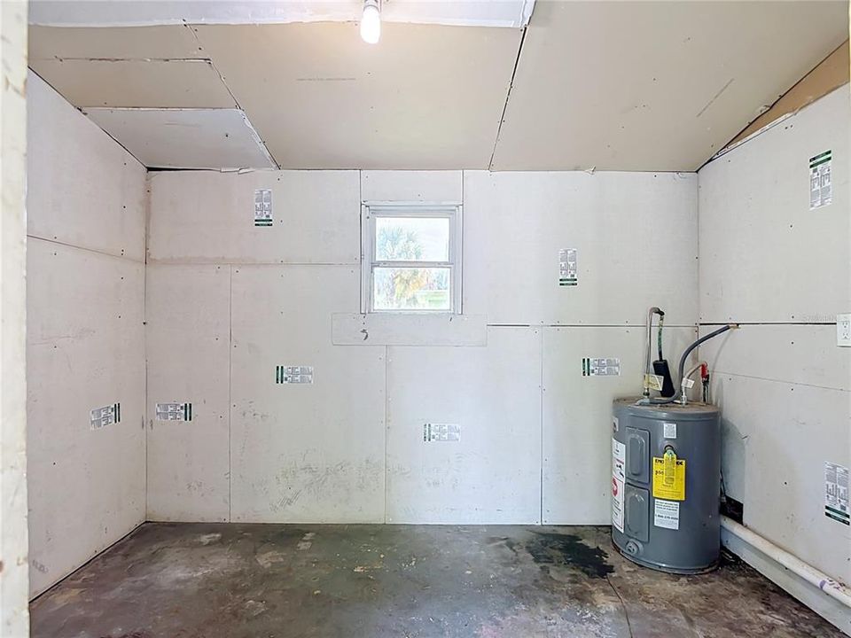 For Sale: $225,000 (4 beds, 1 baths, 1100 Square Feet)