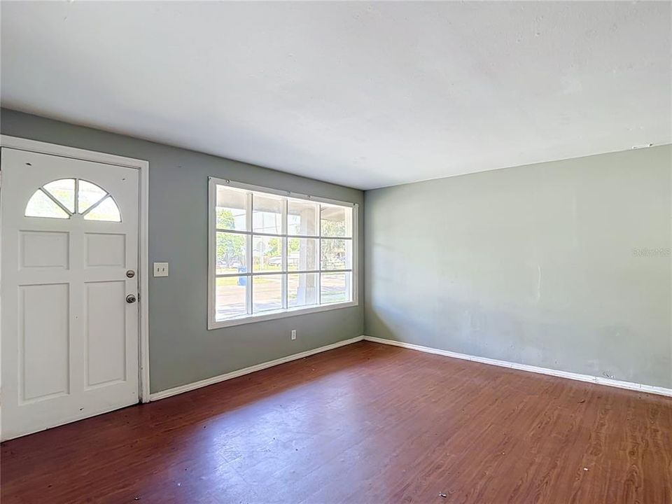 For Sale: $225,000 (4 beds, 1 baths, 1100 Square Feet)