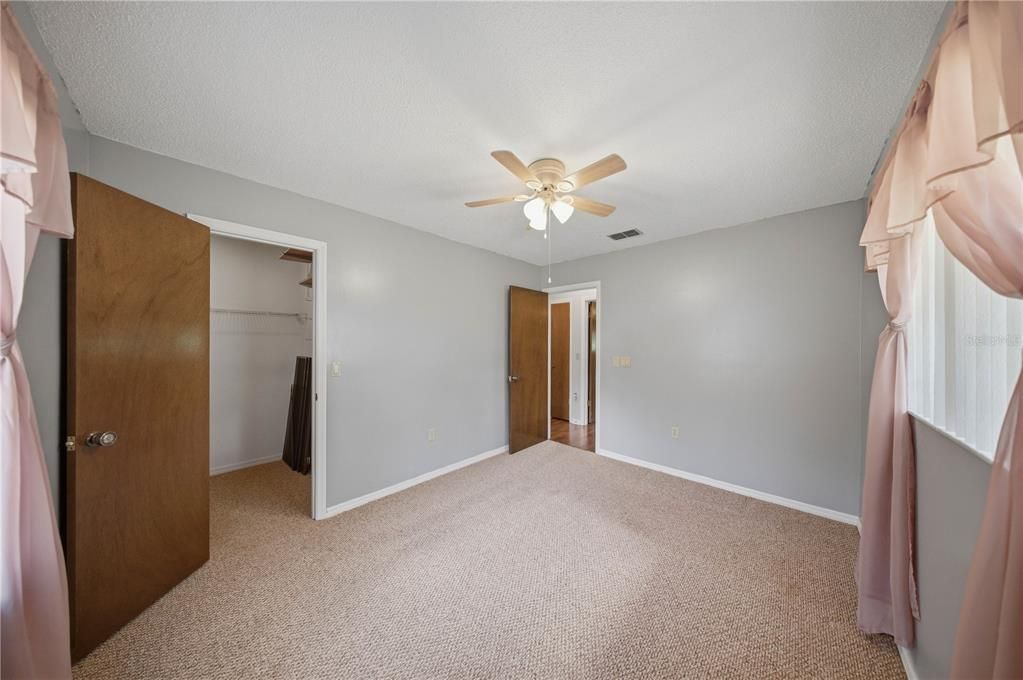 For Sale: $239,900 (3 beds, 2 baths, 1280 Square Feet)