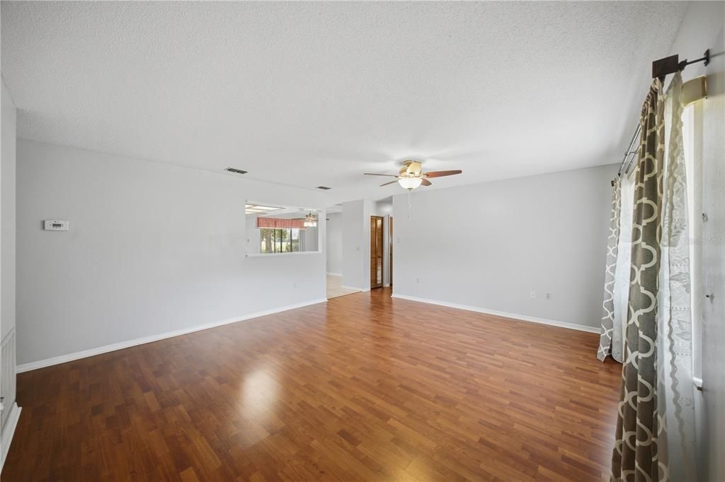 For Sale: $239,900 (3 beds, 2 baths, 1280 Square Feet)