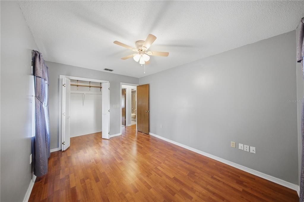 For Sale: $239,900 (3 beds, 2 baths, 1280 Square Feet)