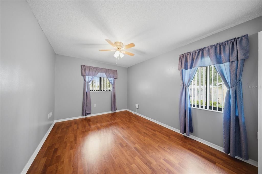 For Sale: $239,900 (3 beds, 2 baths, 1280 Square Feet)