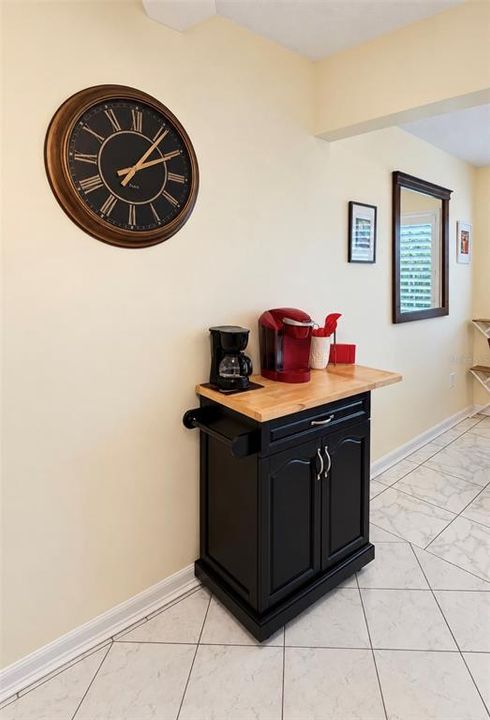 For Sale: $109,900 (1 beds, 1 baths, 874 Square Feet)