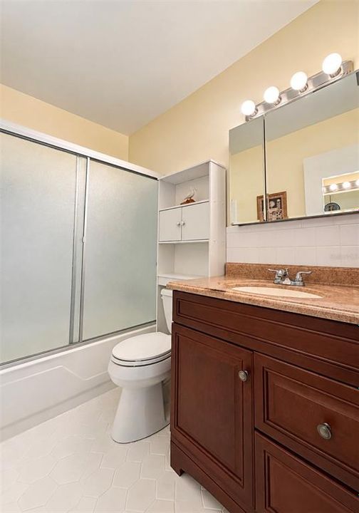 For Sale: $109,900 (1 beds, 1 baths, 874 Square Feet)
