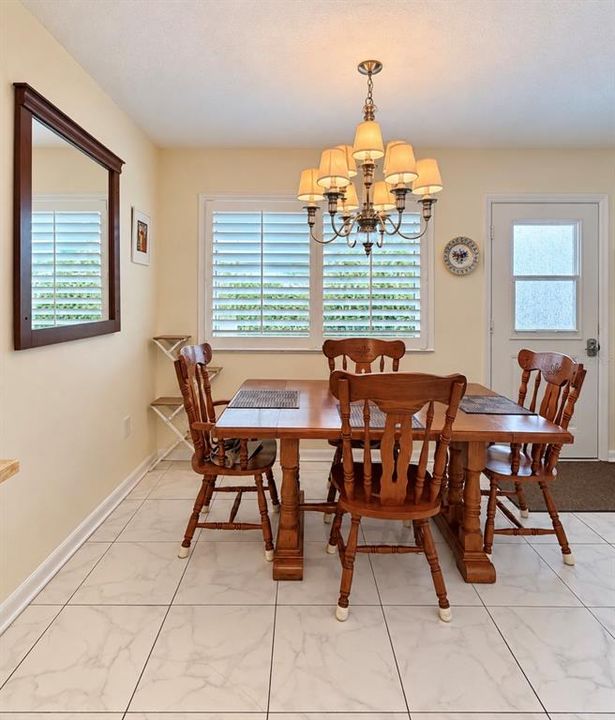 For Sale: $109,900 (1 beds, 1 baths, 874 Square Feet)