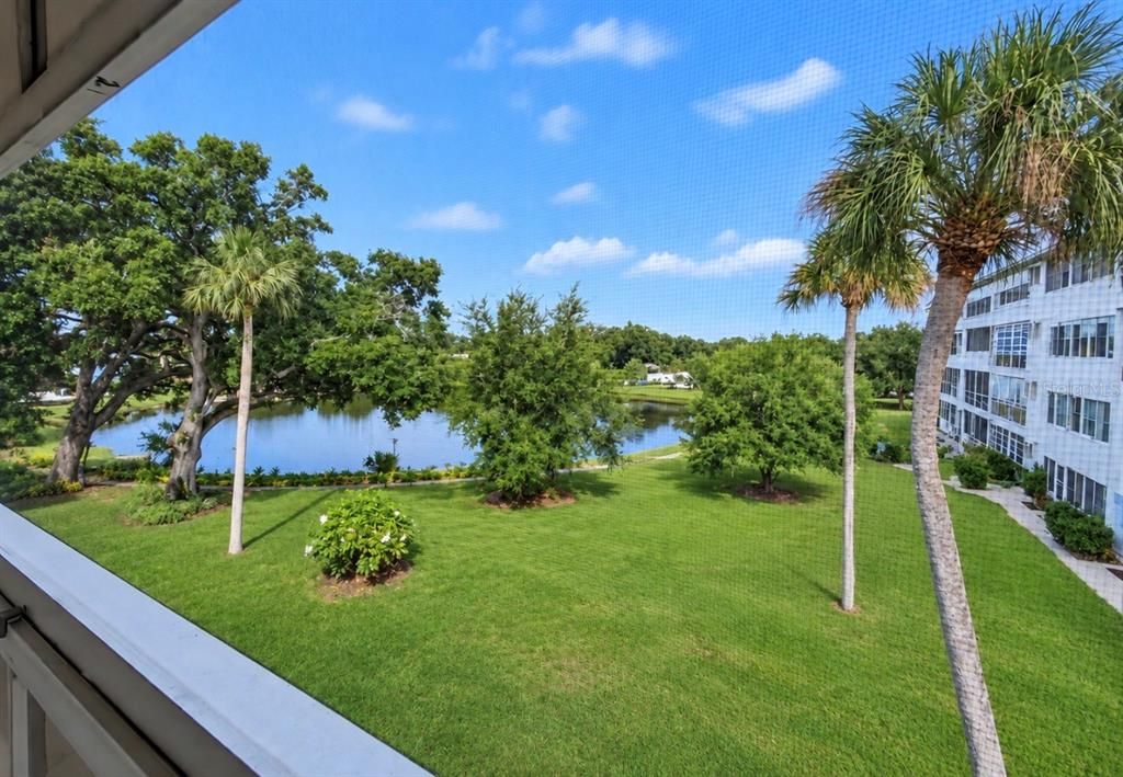For Sale: $109,900 (1 beds, 1 baths, 874 Square Feet)