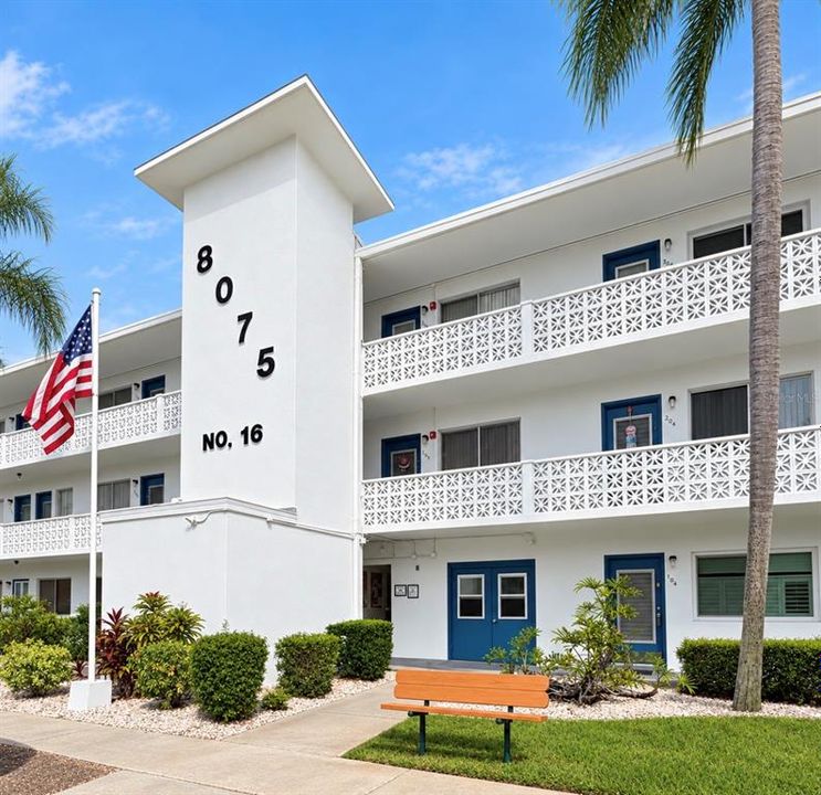 For Sale: $109,900 (1 beds, 1 baths, 874 Square Feet)