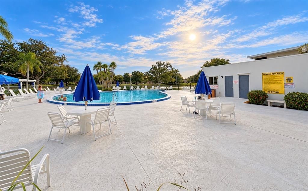 For Sale: $109,900 (1 beds, 1 baths, 874 Square Feet)
