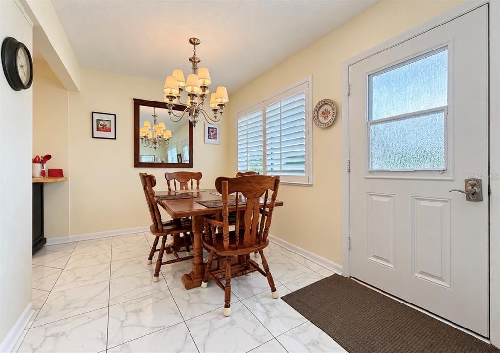 For Sale: $109,900 (1 beds, 1 baths, 874 Square Feet)