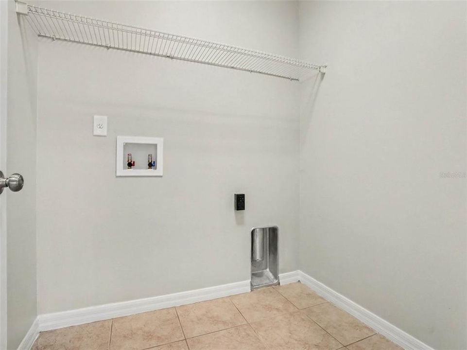For Sale: $349,900 (4 beds, 2 baths, 1470 Square Feet)