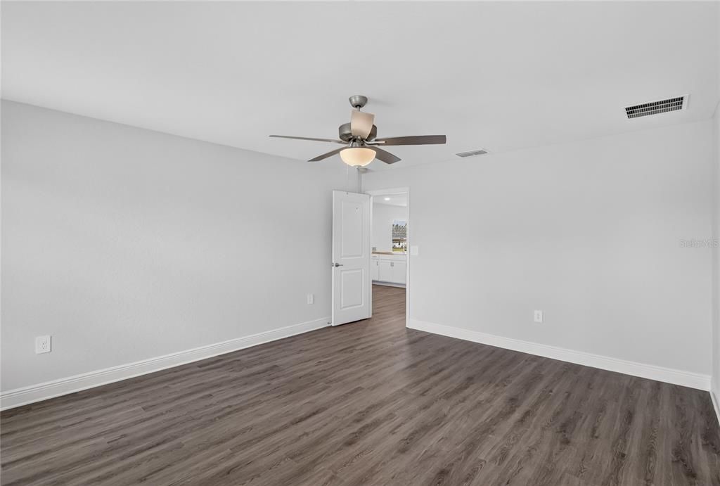 For Sale: $319,900 (3 beds, 2 baths, 1537 Square Feet)