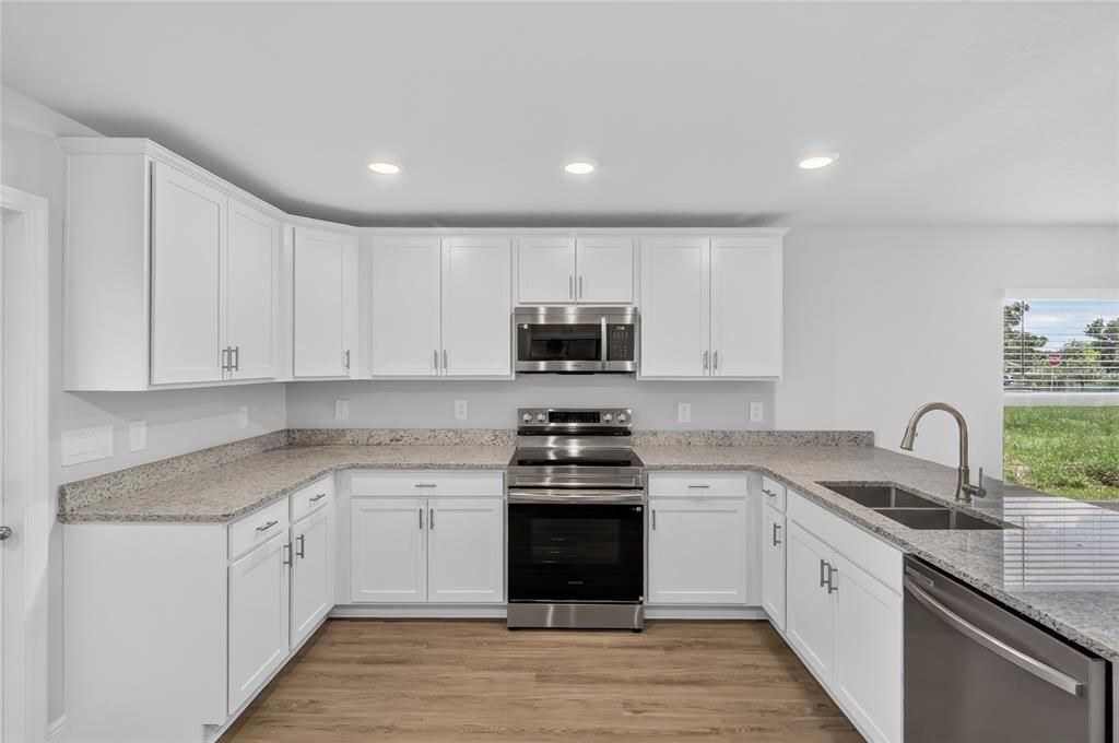 For Sale: $319,900 (3 beds, 2 baths, 1537 Square Feet)
