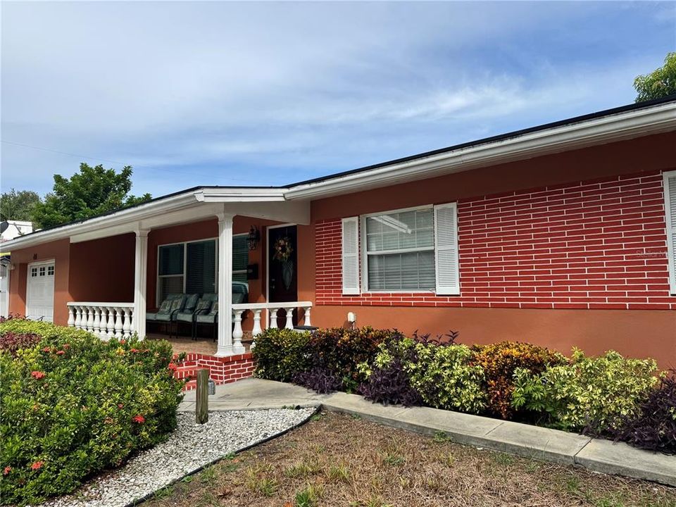 For Sale: $550,000 (5 beds, 4 baths, 2091 Square Feet)