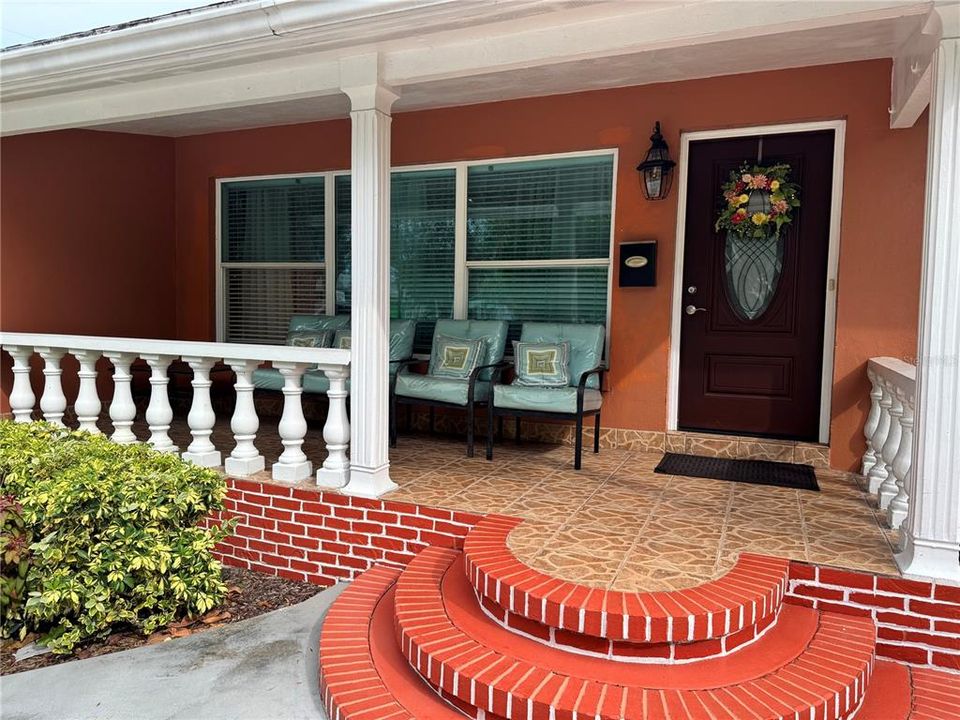 For Sale: $550,000 (5 beds, 4 baths, 2091 Square Feet)