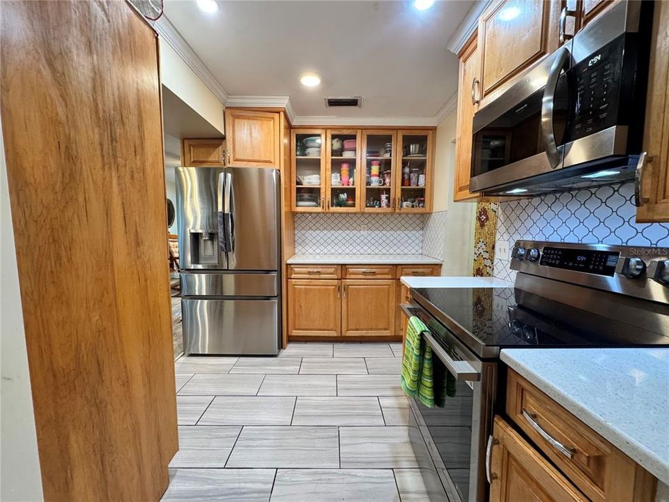 For Sale: $550,000 (5 beds, 4 baths, 2091 Square Feet)