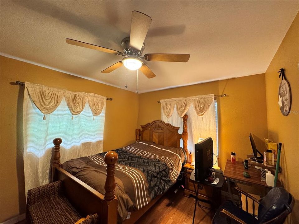 For Sale: $550,000 (5 beds, 4 baths, 2091 Square Feet)