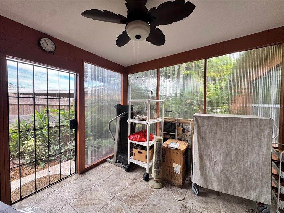 For Sale: $550,000 (5 beds, 4 baths, 2091 Square Feet)