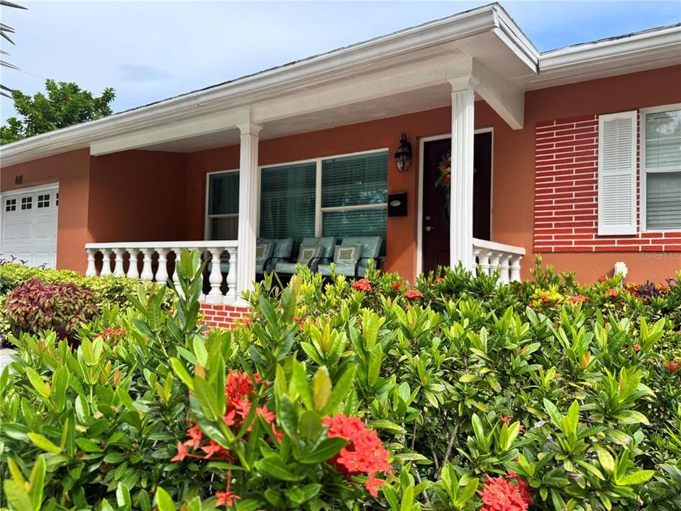 For Sale: $550,000 (5 beds, 4 baths, 2091 Square Feet)