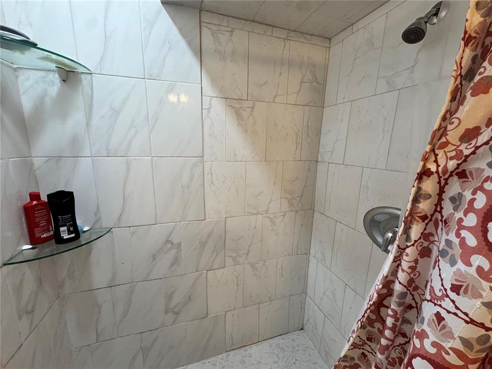 For Sale: $550,000 (5 beds, 4 baths, 2091 Square Feet)