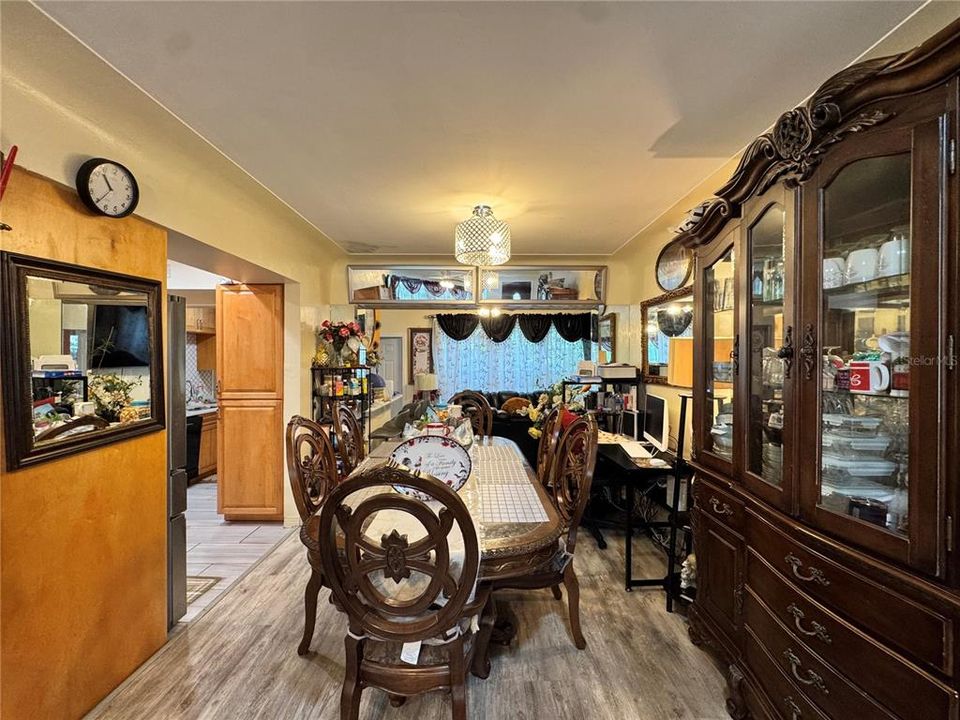 For Sale: $550,000 (5 beds, 4 baths, 2091 Square Feet)
