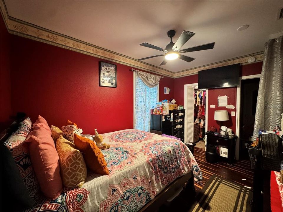 For Sale: $550,000 (5 beds, 4 baths, 2091 Square Feet)