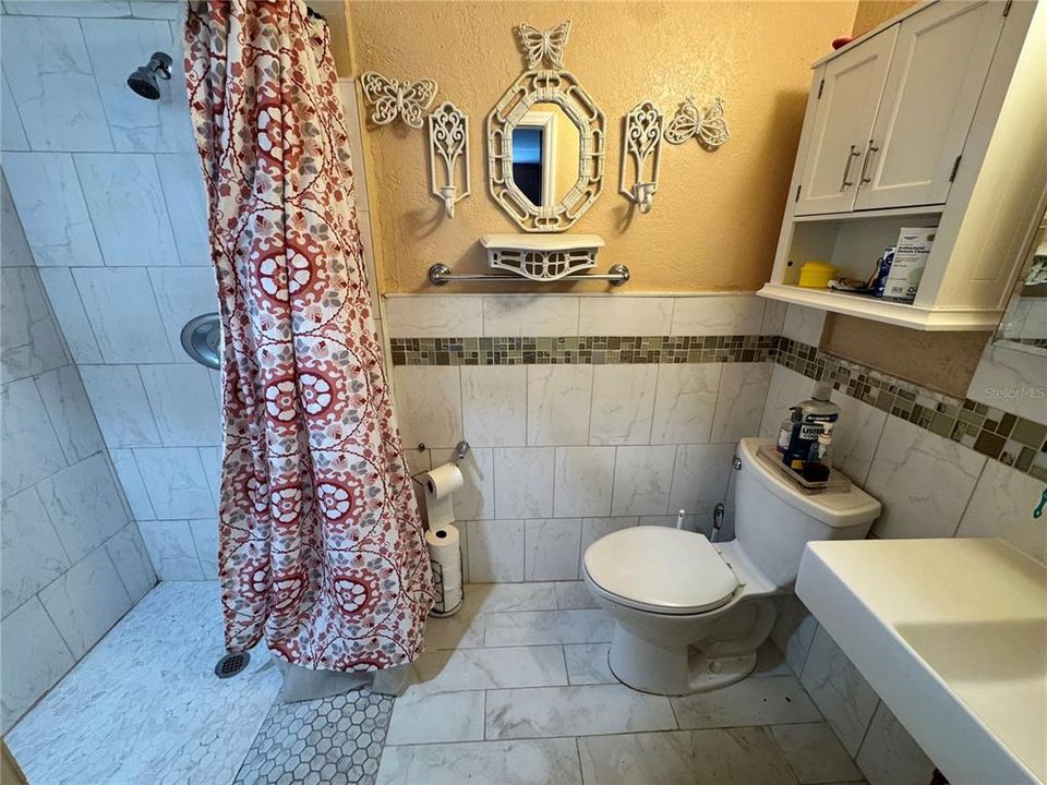 For Sale: $550,000 (5 beds, 4 baths, 2091 Square Feet)