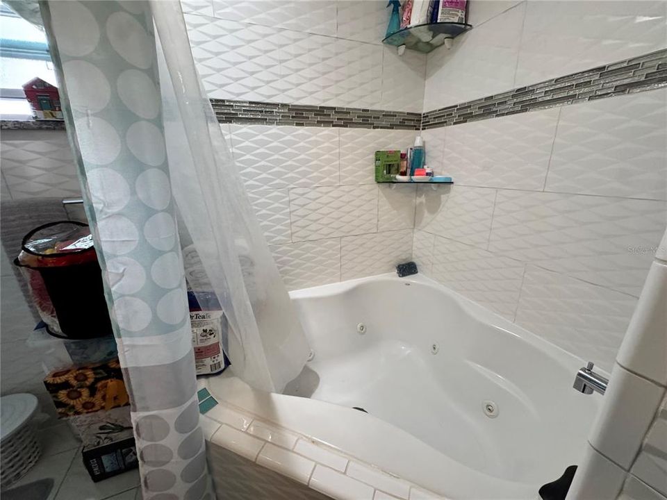 For Sale: $550,000 (5 beds, 4 baths, 2091 Square Feet)