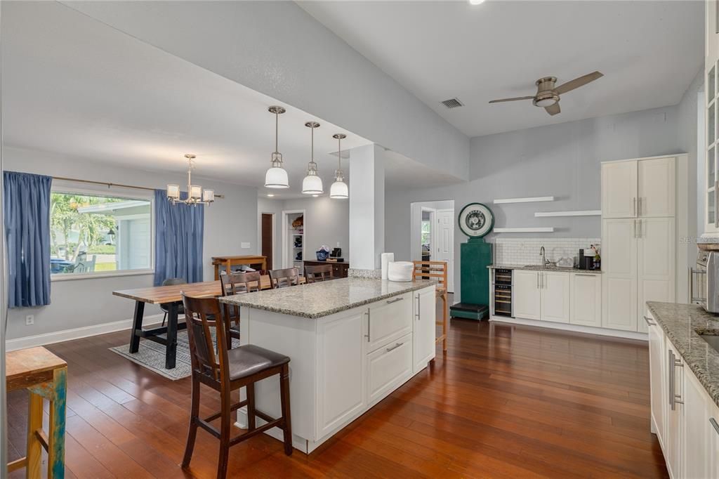 For Sale: $999,000 (6 beds, 5 baths, 4062 Square Feet)