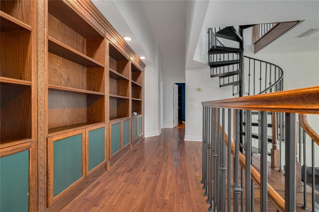 For Sale: $999,000 (6 beds, 5 baths, 4062 Square Feet)