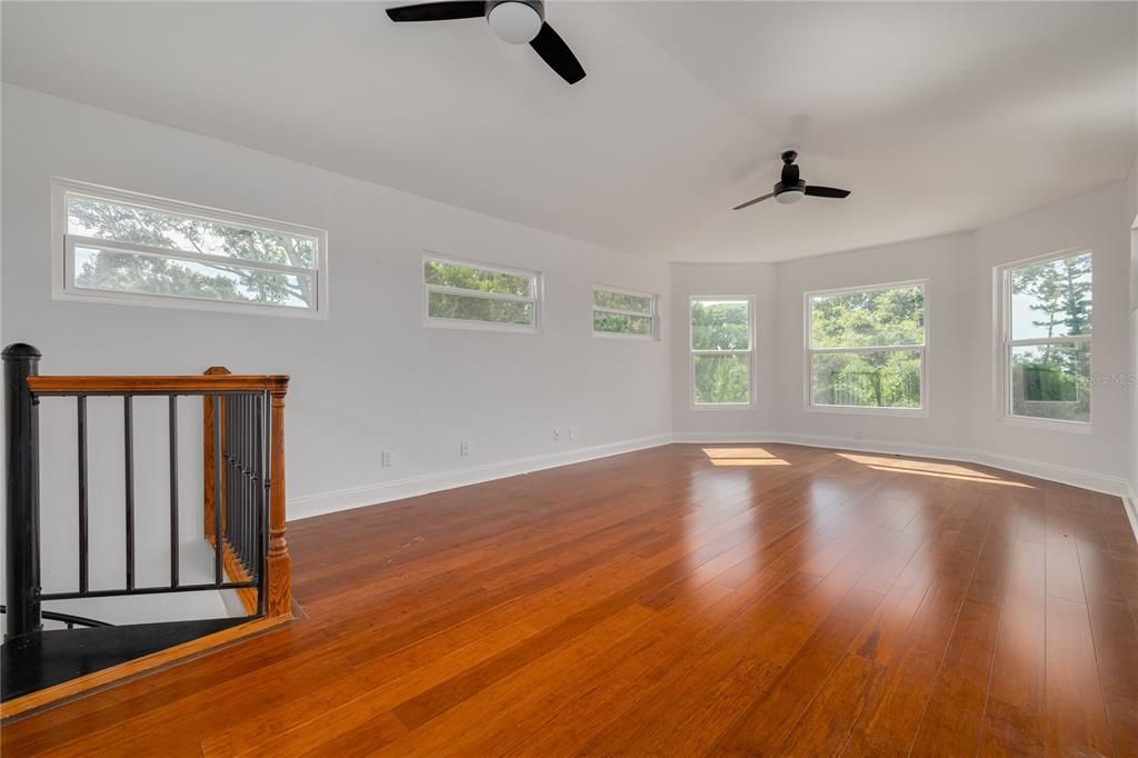 For Sale: $999,000 (6 beds, 5 baths, 4062 Square Feet)