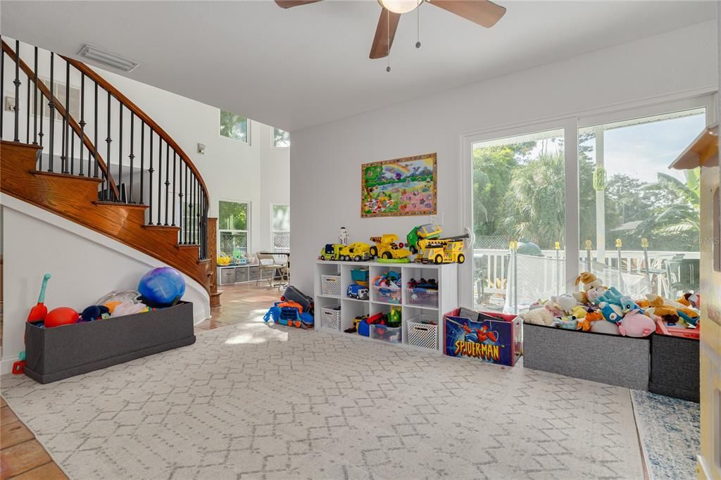 For Sale: $999,000 (6 beds, 5 baths, 4062 Square Feet)