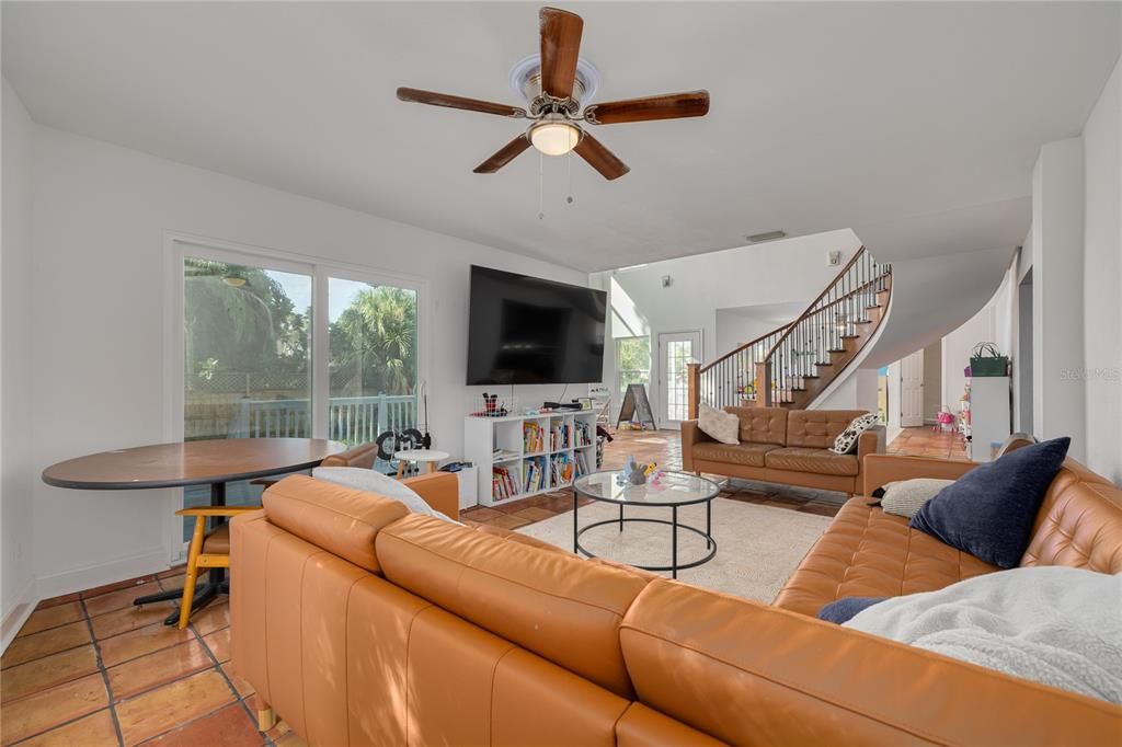 For Sale: $999,000 (6 beds, 5 baths, 4062 Square Feet)