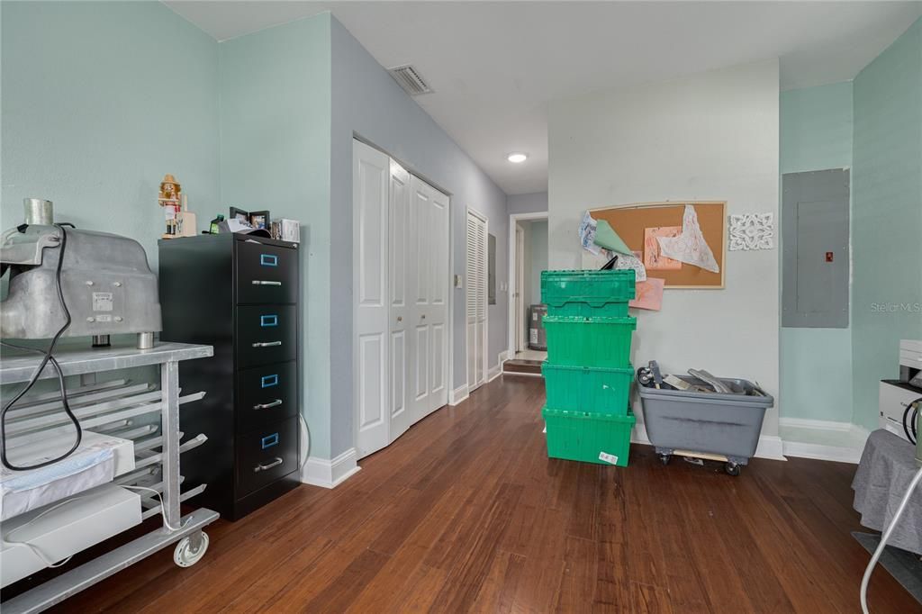 For Sale: $999,000 (6 beds, 5 baths, 4062 Square Feet)
