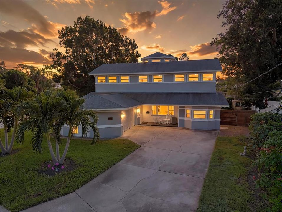 For Sale: $999,000 (6 beds, 5 baths, 4062 Square Feet)