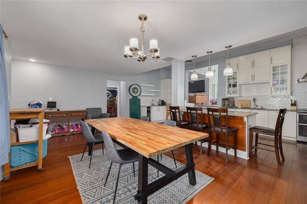 For Sale: $999,000 (6 beds, 5 baths, 4062 Square Feet)