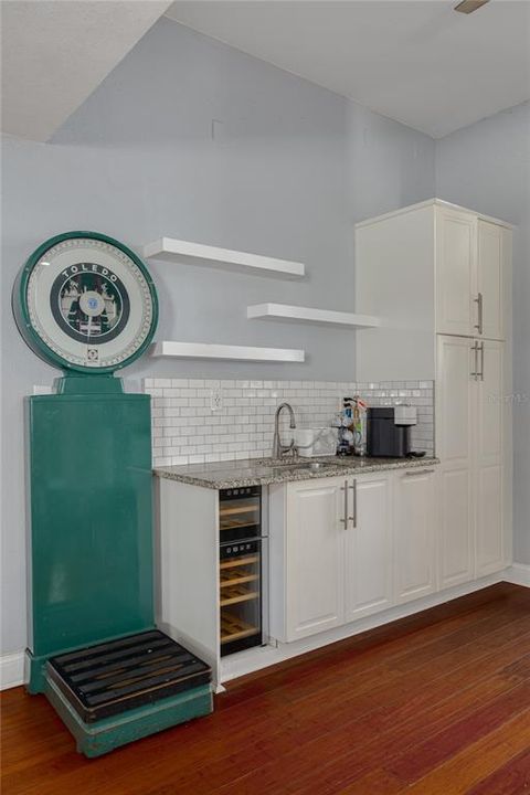 For Sale: $999,000 (6 beds, 5 baths, 4062 Square Feet)