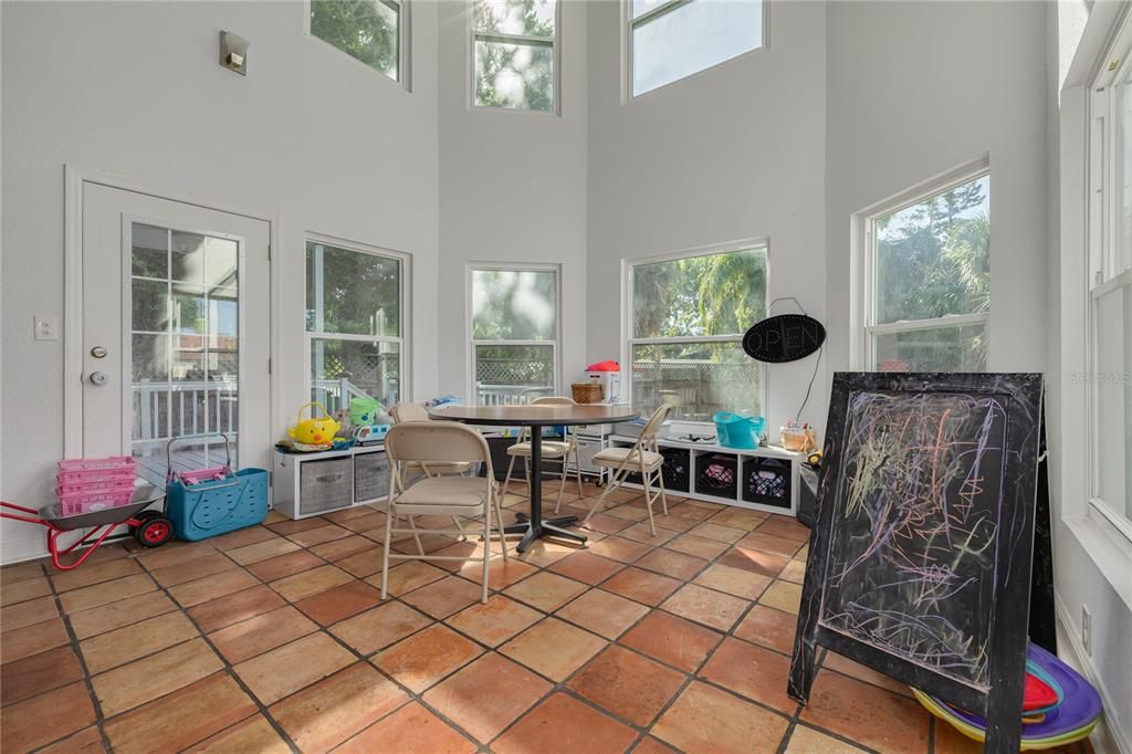 For Sale: $999,000 (6 beds, 5 baths, 4062 Square Feet)