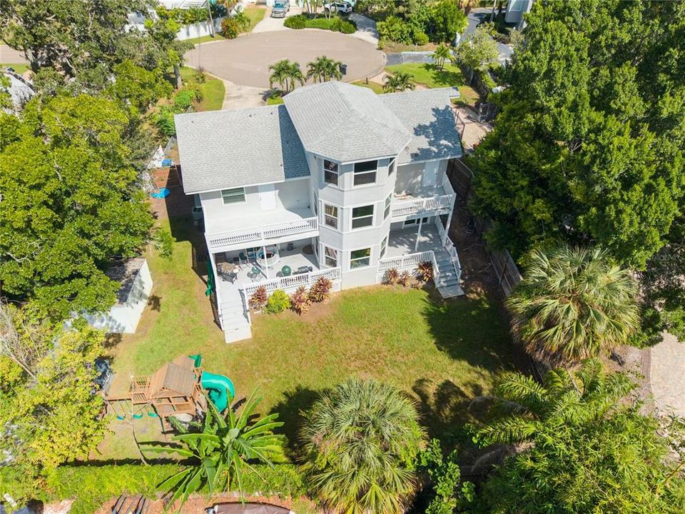 For Sale: $999,000 (6 beds, 5 baths, 4062 Square Feet)