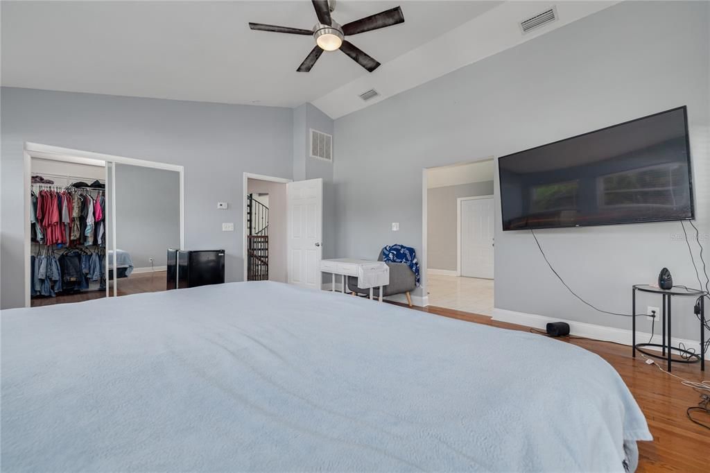 For Sale: $999,000 (6 beds, 5 baths, 4062 Square Feet)