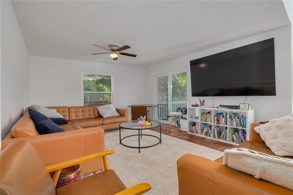 For Sale: $999,000 (6 beds, 5 baths, 4062 Square Feet)