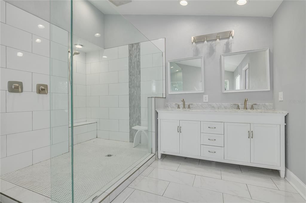 For Sale: $999,000 (6 beds, 5 baths, 4062 Square Feet)
